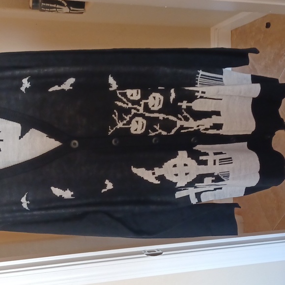 DOLLSKILL 2X TRICKZ N TREATZ BLACK/WHITE LONG-SLEEVED CARDIGAN BUTTON DOWN - Picture 3 of 16